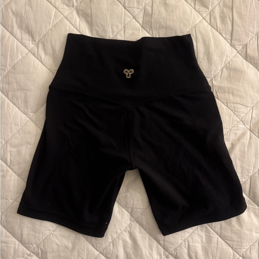 Aritzia Black High-Rise 5 inch Butter Feel Shorts